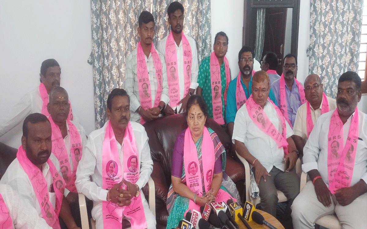 BRS : హెచ్సీయూ భూములు అమ్మితే సహించం : గొంగిడి సునీత