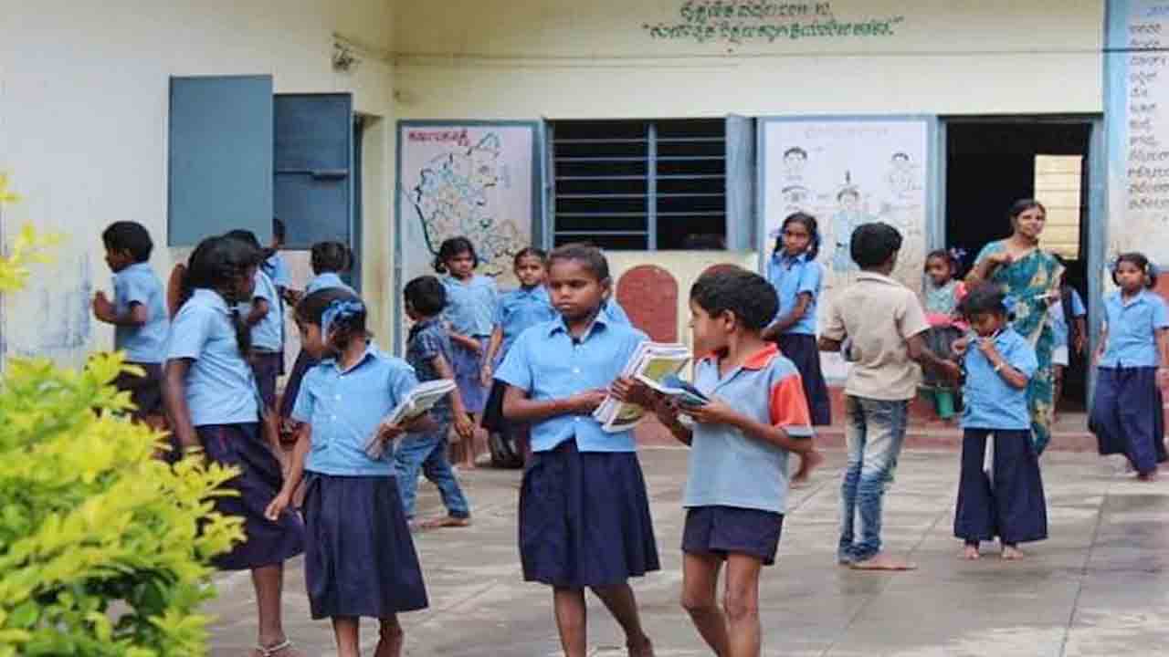 MEO Nageswara Rao | బడీడు పిల్లలను పాఠశాలల్లో చేర్పించాలి : ఎంఈవో నాగేశ్వరరావు