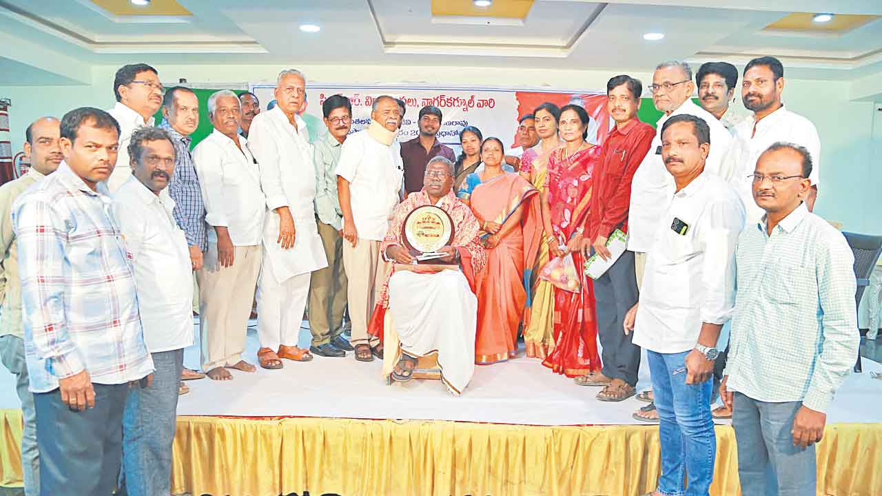 గుమ్మడి నర్సయ్యకు పురస్కారం