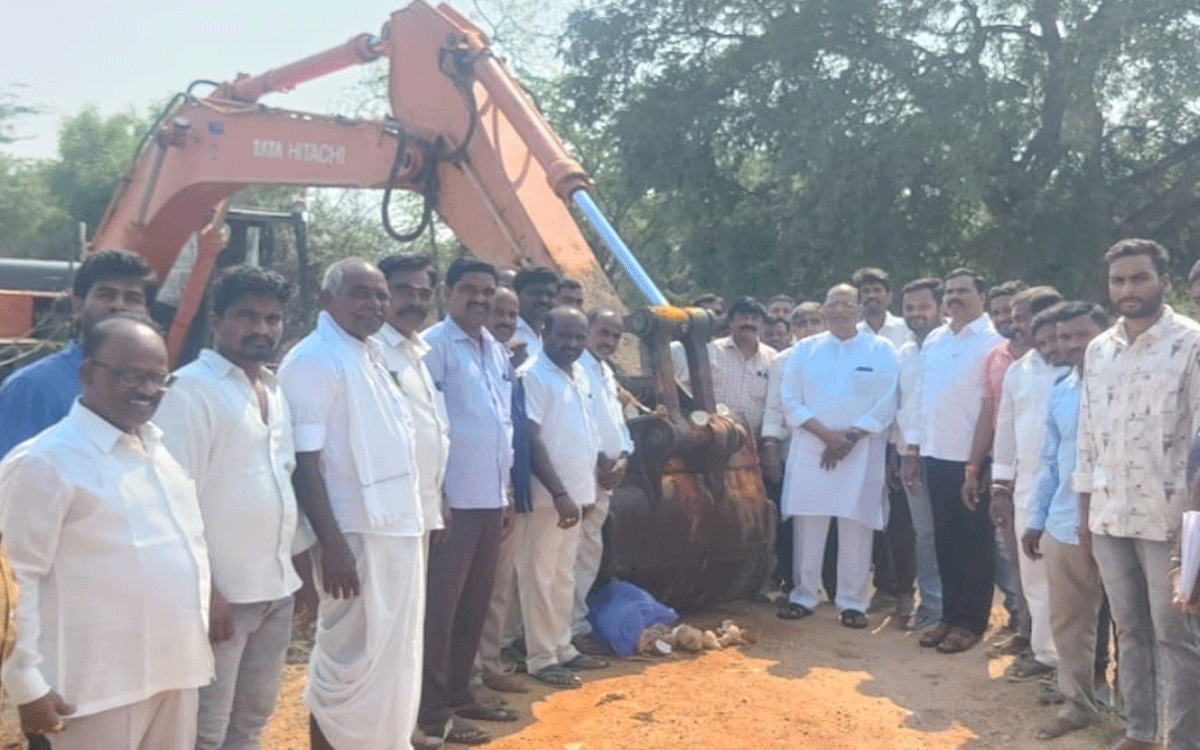 Gutha Sukender Reddy : ఊరు చెరువు మ‌ర‌మ్మ‌తు ప‌నులు ప్రారంభం