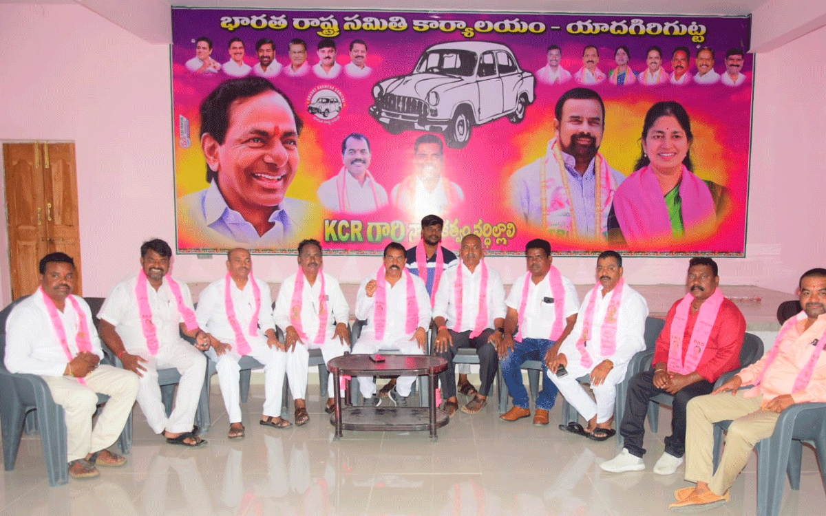 BRS : రేపు గుట్టలో బీఆర్ఎస్ మండల స్థాయి సన్నాహక సమావేశం : కర్రె వెంకటయ్య