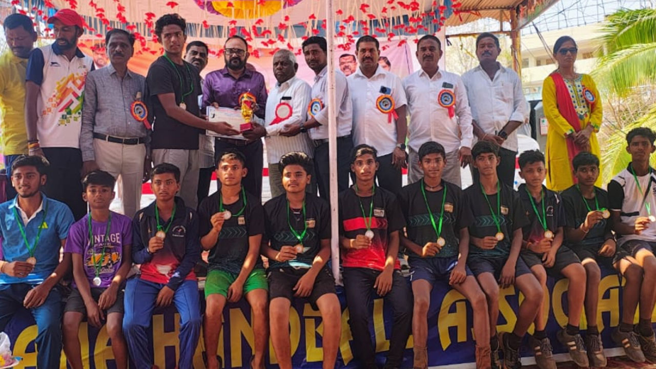 Hand Ball | హ్యాండ్‌బాల్‌ విన్నర్స్​‍ కాటారం.. రన్నర్స్​‍ కొత్తగూడెం..