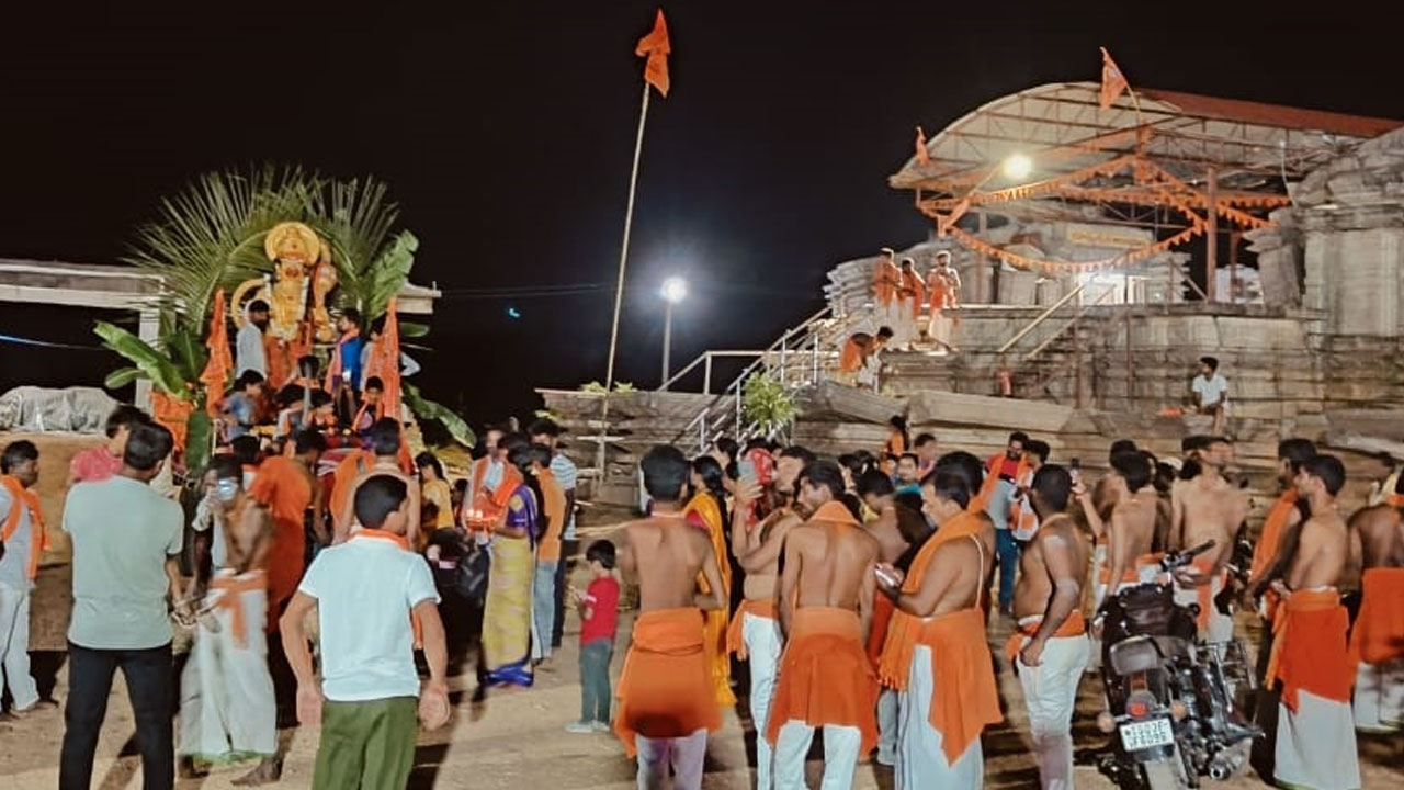 Hanuman Shobha Yatra | భీమదేవరపల్లిలో కన్నుల పండువగా హనుమాన్ శోభాయాత్ర