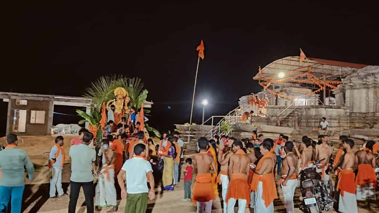 కన్నుల పండువగా హనుమాన్ శోభాయాత్ర.. భక్తి పారవశ్యంతో స్వాముల నృత్యాలు