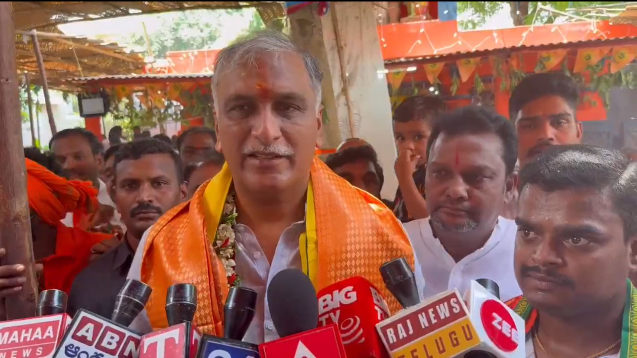 Harish Rao | సిద్దిపేటలో సీతారాముల కల్యాణం.. పట్టువస్త్రాలు సమర్పించిన హరీశ్రావు