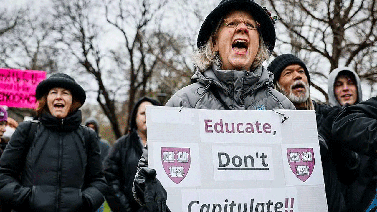 Harvard University: హార్వ‌ర్డ్ యూనివ‌ర్సిటీకి 200 కోట్ల‌ డాల‌ర్ల నిధుల్ని నిలిపేసిన ట్రంప్ స‌ర్కార్