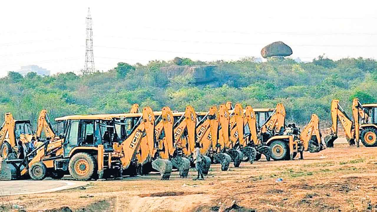 సర్కారు గొడ్డలికి దండగలు వేయరా?