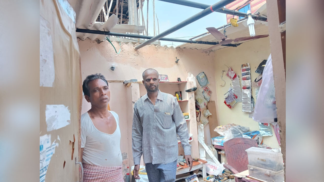 Heavy Rain | తుర్కయంజాల్‌లో గాలివాన భీభత్సం.. ఎగిరిపోయిన ఇళ్ల రేకులు