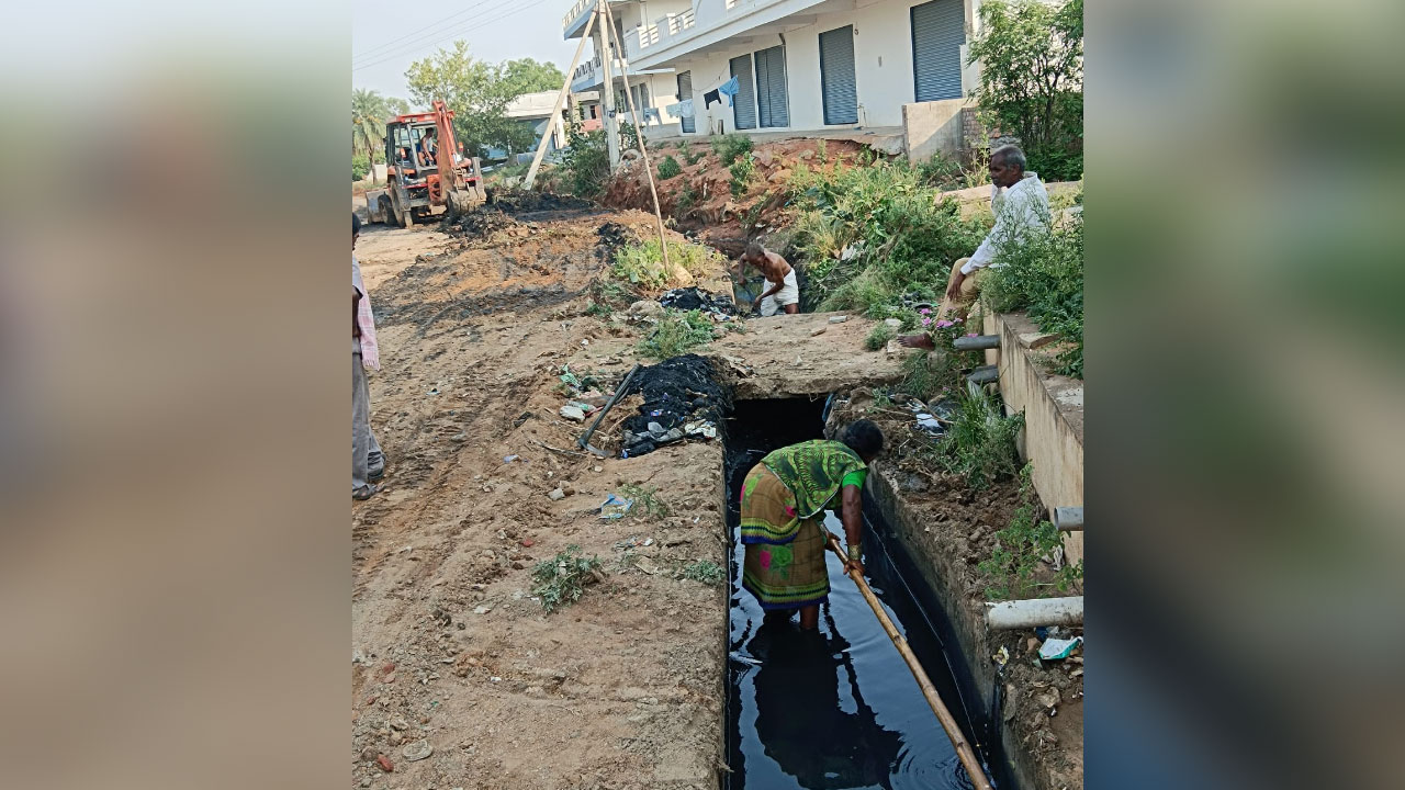 Vikarabad | ‘నమస్తే తెలంగాణ’ ఎఫెక్ట్‌.. హస్నాబాద్‌లో మురుగు తొలగింపు