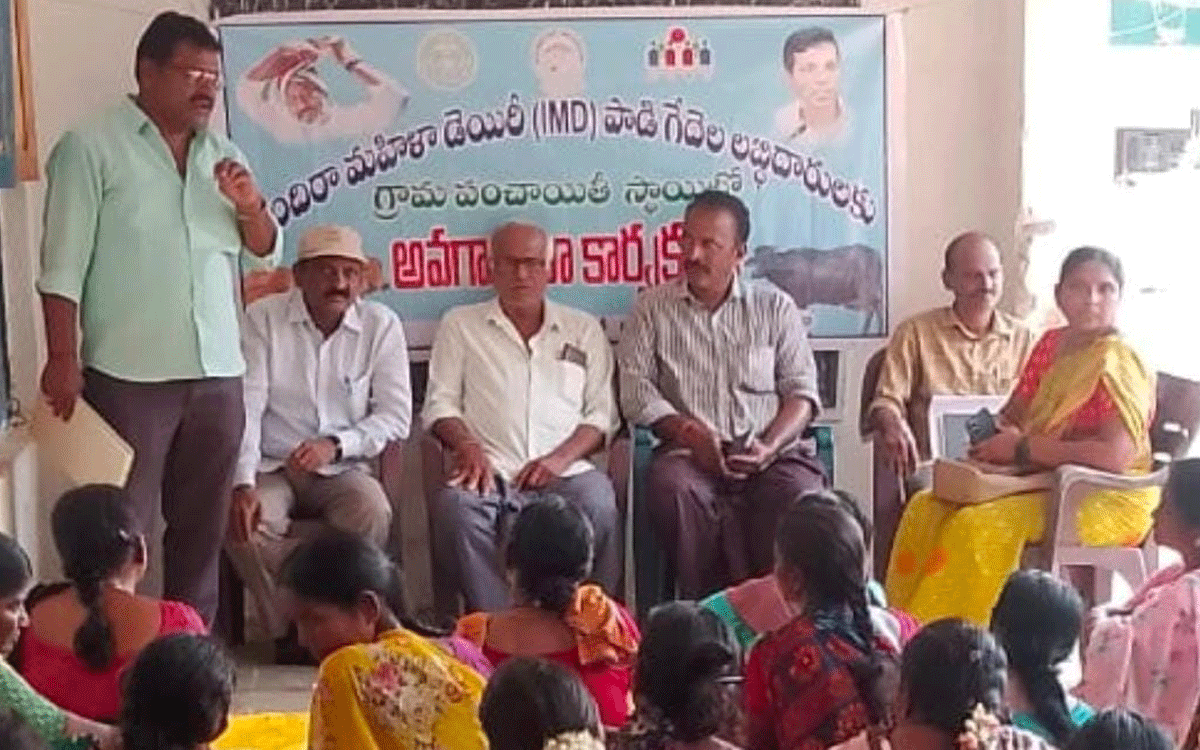 Indiramma Mahila diary : బోన‌క‌ల్లులో ఇందిరమ్మ మహిళ డైరీపై సభ్యులకు అవగాహన