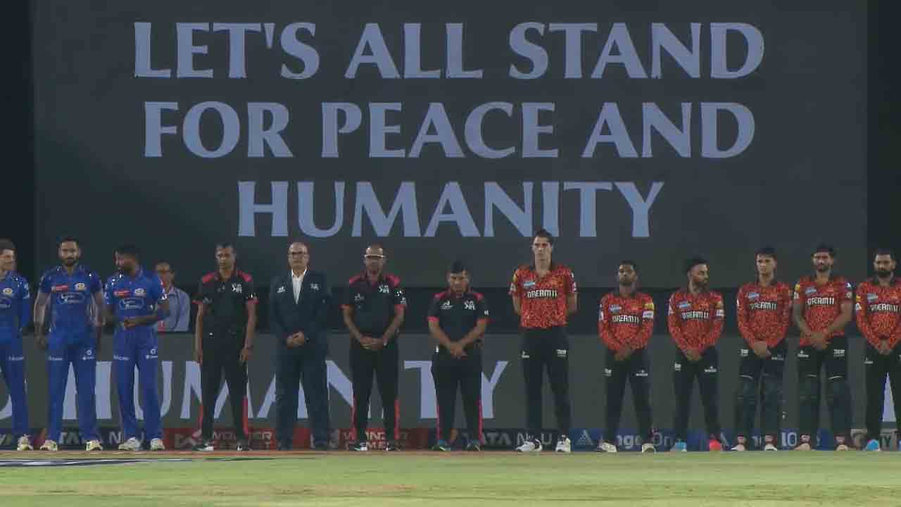 IPL 2025 | ఉగ్ర‌దాడి మృతుల‌కు నివాళి.. న‌ల్ల‌ రిబ్బ‌న్లు ధ‌రించిన క్రికెట‌ర్లు