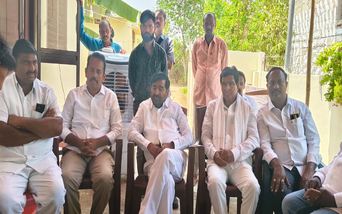 BRS ; గాలిలో తిరుగుతూ గాలి మాటలు చెబుతున్న మంత్రులు : మాజీ మంత్రి జ‌గ‌దీశ్‌రెడ్డి