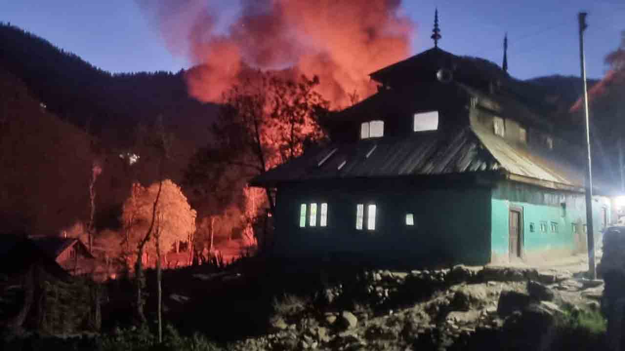 Pahalgam Attack | మ‌రో ఉగ్ర‌వాది ఇంటిని పేల్చేసిన‌ భార‌త సైన్యం.. వీడియో వైర‌ల్..!