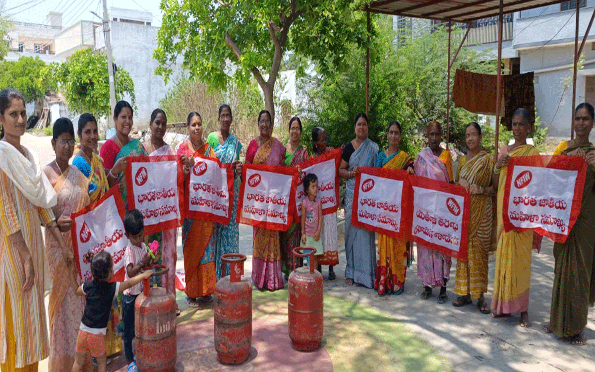 Women’s Federation : పెంచిన వంట గ్యాస్ ధరలను తగ్గించాలి : బండి జంగ‌మ్మ‌