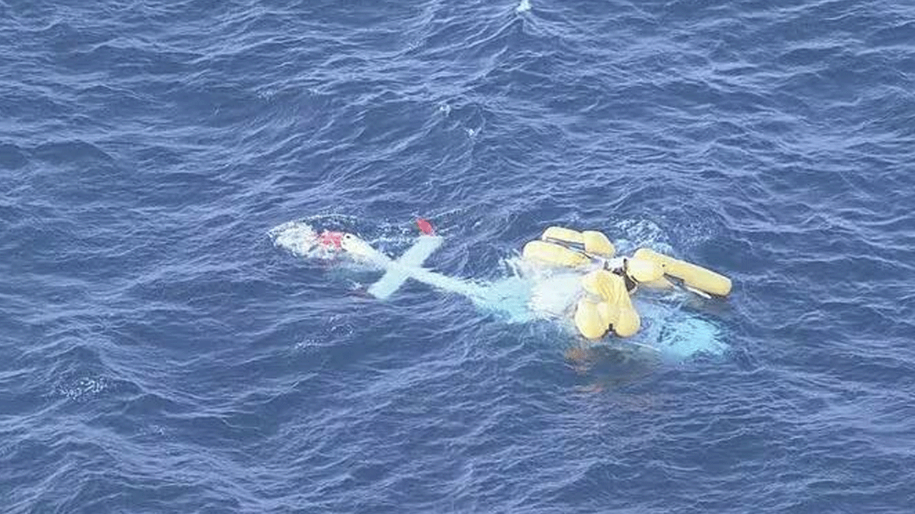 Helicopter Crash: మెడిక‌ల్ హెలికాప్ట‌ర్ స‌ముద్రంలో కూలి ముగ్గురు మృతి, ముగ్గుర్ని ర‌క్షించిన కోస్టు గార్డు