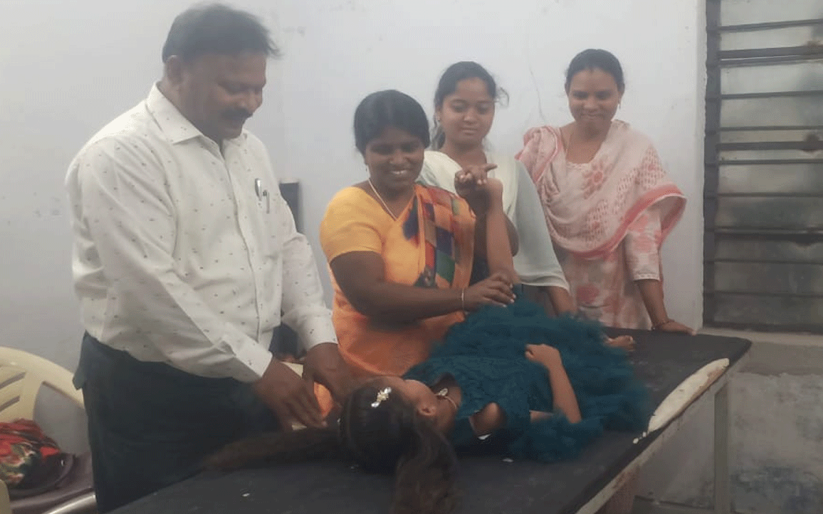 Physiotherapy : ఫిజియోథెరపీతో దివ్యాంగ చిన్నారుల్లో సత్ఫలితాలు : ఎంఈఓ జయరాజు