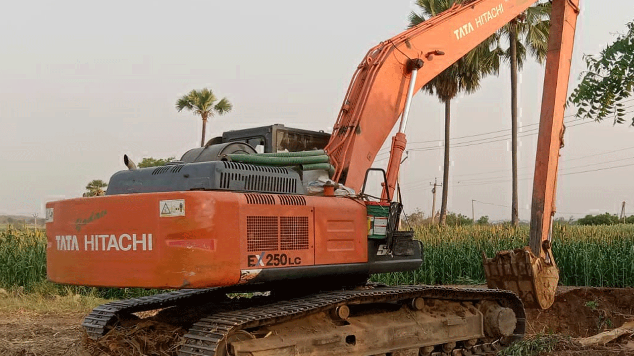 Bores and wells | వట్టిపోతున్న బోర్లు, బావులు