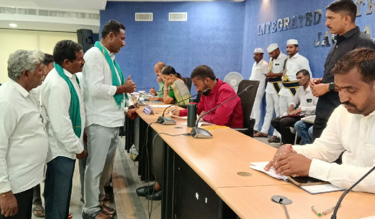 mango formers | దళారుల నుండి రక్షణ కల్పించాలని కలెక్టర్‌ కు రైతు ఐక్యవేదిక వినతి