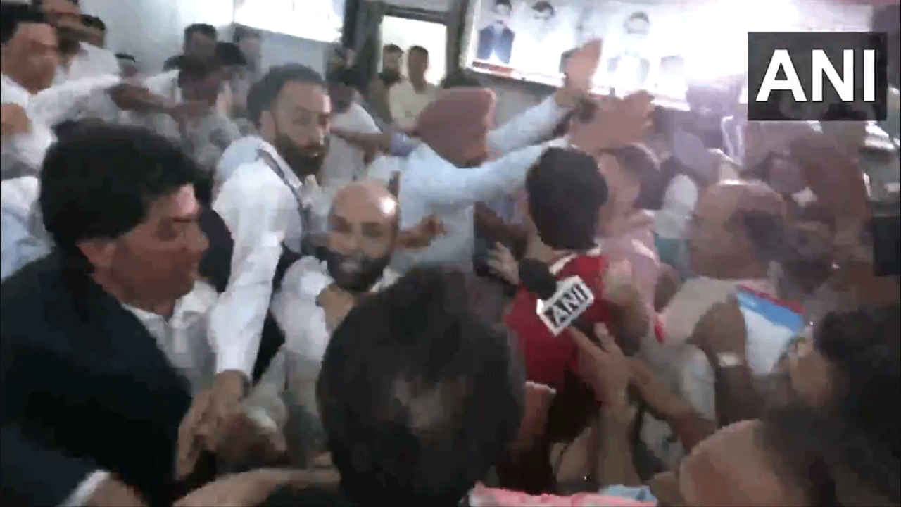 Jammu Kashmir: జ‌మ్మూక‌శ్మీర్ అసెంబ్లీలో ఘ‌ర్ష‌ణ ప‌డ్డ ఎమ్మెల్యేలు.. వీడియో