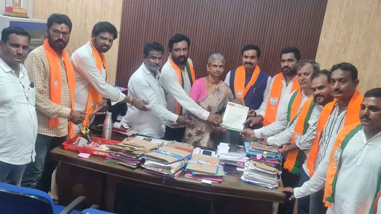  Journalists | జర్నలిస్టులకు వెంటనే డబుల్ బెడ్ రూమ్ ఇండ్లు ఇవ్వాలి : గంట రవికుమార్