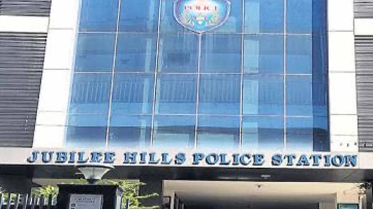 Hyderabad | అకారణంగా ప్రయాణికుడిపై దాడి.. ఆటో డ్రైవర్‌పై కేసు న‌మోదు