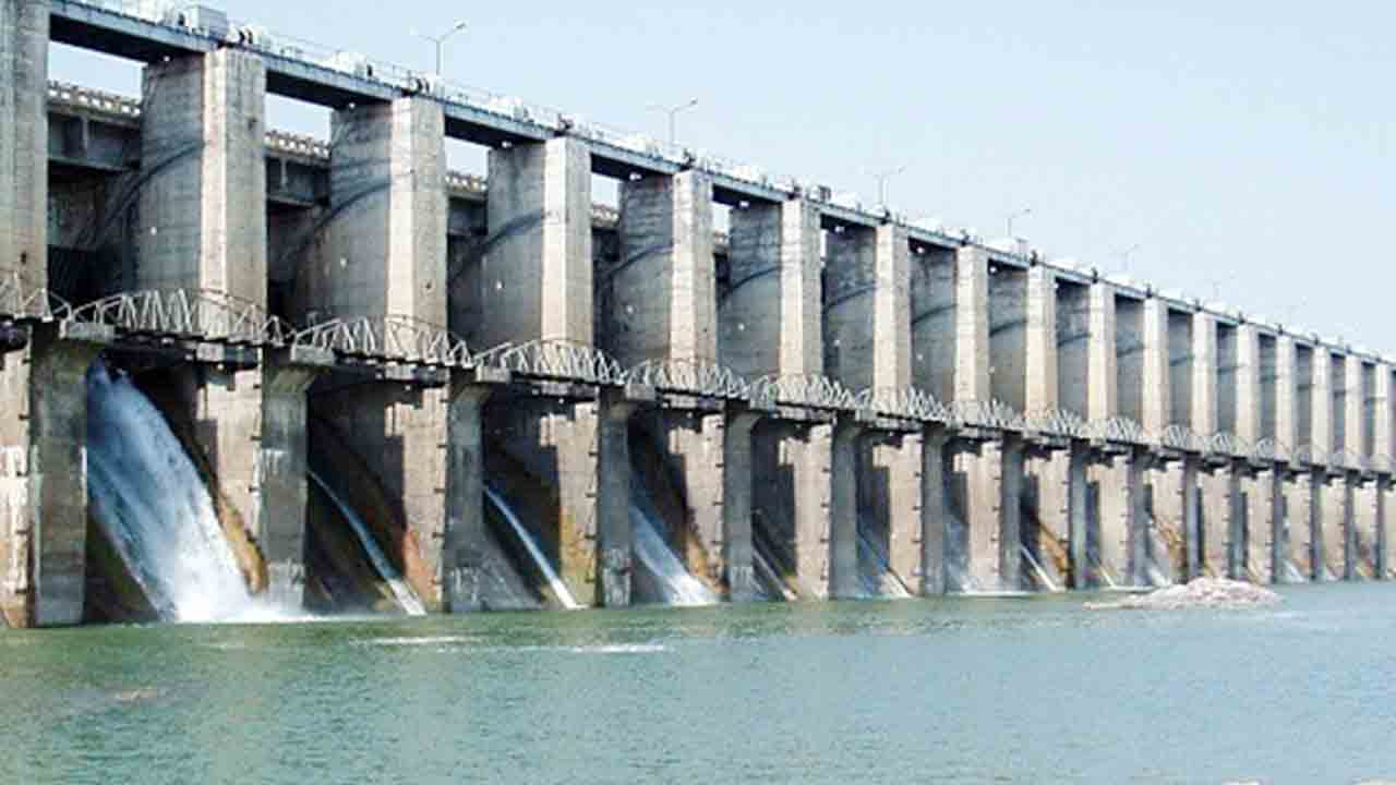 జూరాల నుంచి సాగునీళ్లివ్వండి