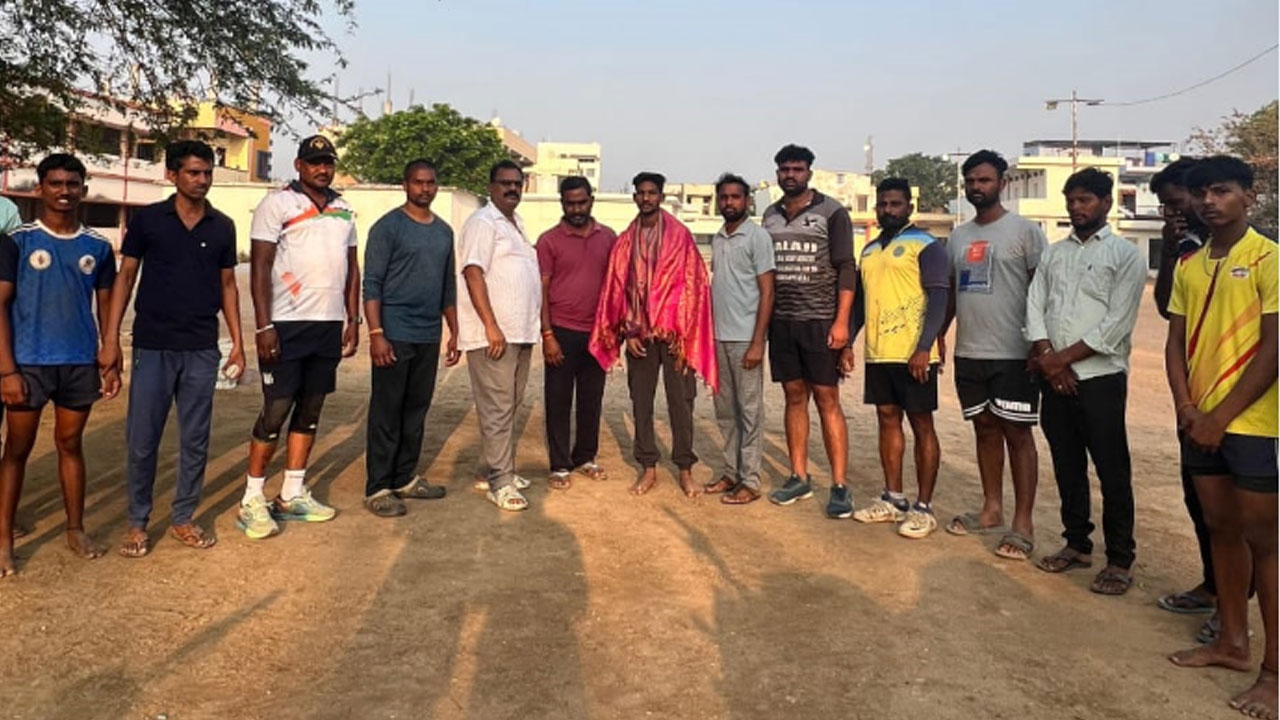 Kabaddi | జాతీయ స్థాయి కబడ్డీ పోటీల్లో రాణించిన వేణు.. మరికల్‌లో ఘన సన్మానం