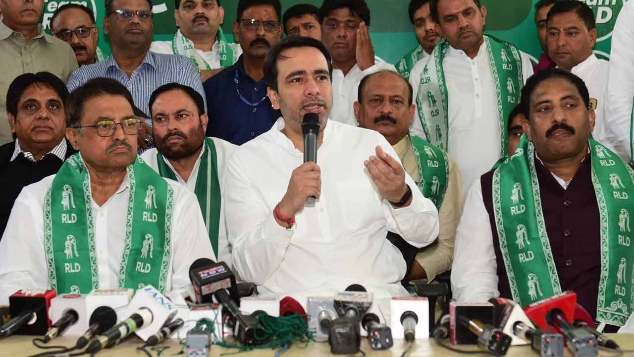 Kapilavai Dileep kumar | రేవంత్ రెడ్డికి భారీ షాక్.. కాంగ్రెస్‌కు మాజీ ఎమ్మెల్సీ రాజీనామా