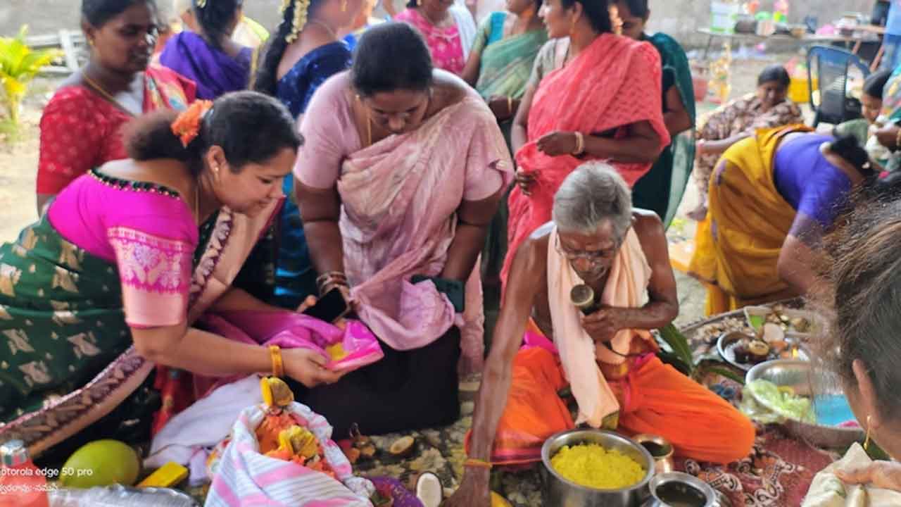 Sitarama kalyanam | కారేపల్లి మండల వ్యాప్తంగా ఘనంగా సీతారాముల కల్యాణ వేడుకలు