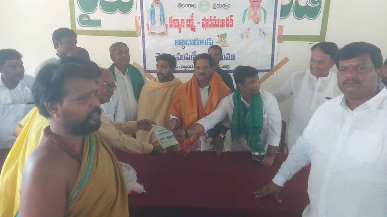 ఆలయ ముఖ ద్వార ప్రారంభోత్సవానికి ఎమ్మెల్యే కసిరెడ్డికి ఆహ్వానం