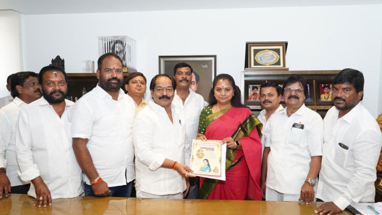 23న బంగారు మైస‌మ్మ ఆల‌యంలో క‌ల్యాణం.. ఎమ్మెల్సీ క‌విత‌, ఎమ్మెల్యే ప‌ద్మారావుకు ఆహ్వానం