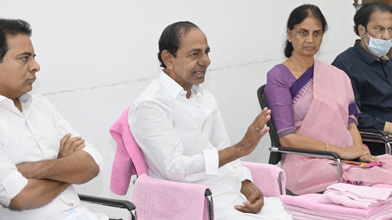 KCR | హైద‌రాబాద్, ఉమ్మ‌డి రంగారెడ్డి జిల్లాల పార్టీ ముఖ్య నేత‌ల‌తో కేసీఆర్ స‌మావేశం