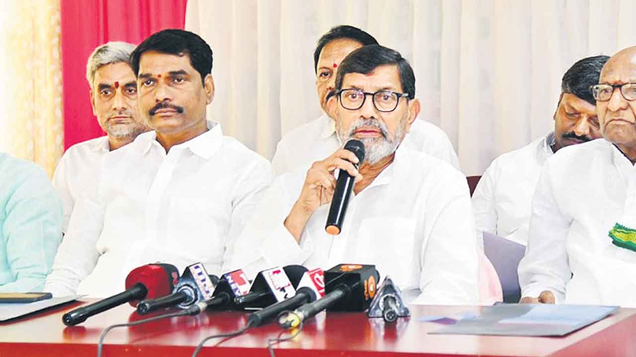 కేడీసీసీబీ దేశానికే ఆదర్శం