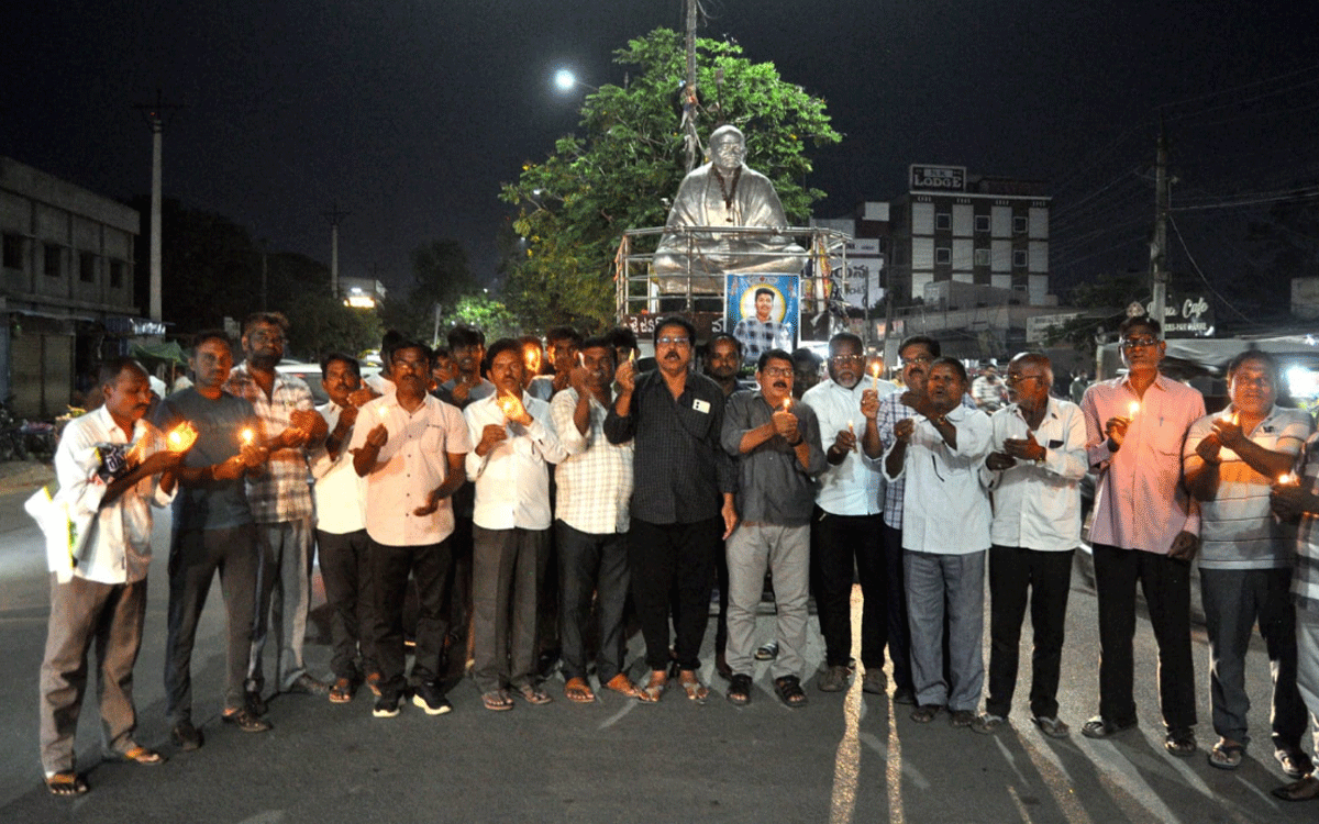 Kodada : పహల్గాం ఉగ్రవాద దాడిని ఖండిస్తూ కోదాడ‌లో కొవ్వొత్తుల ర్యాలీ