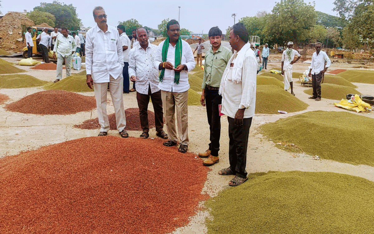 Madhira : మధిర మార్కెట్ కమిటీ చైర్మన్ ఖమ్మం మార్కెట్ యార్డ్ సందర్శ‌న