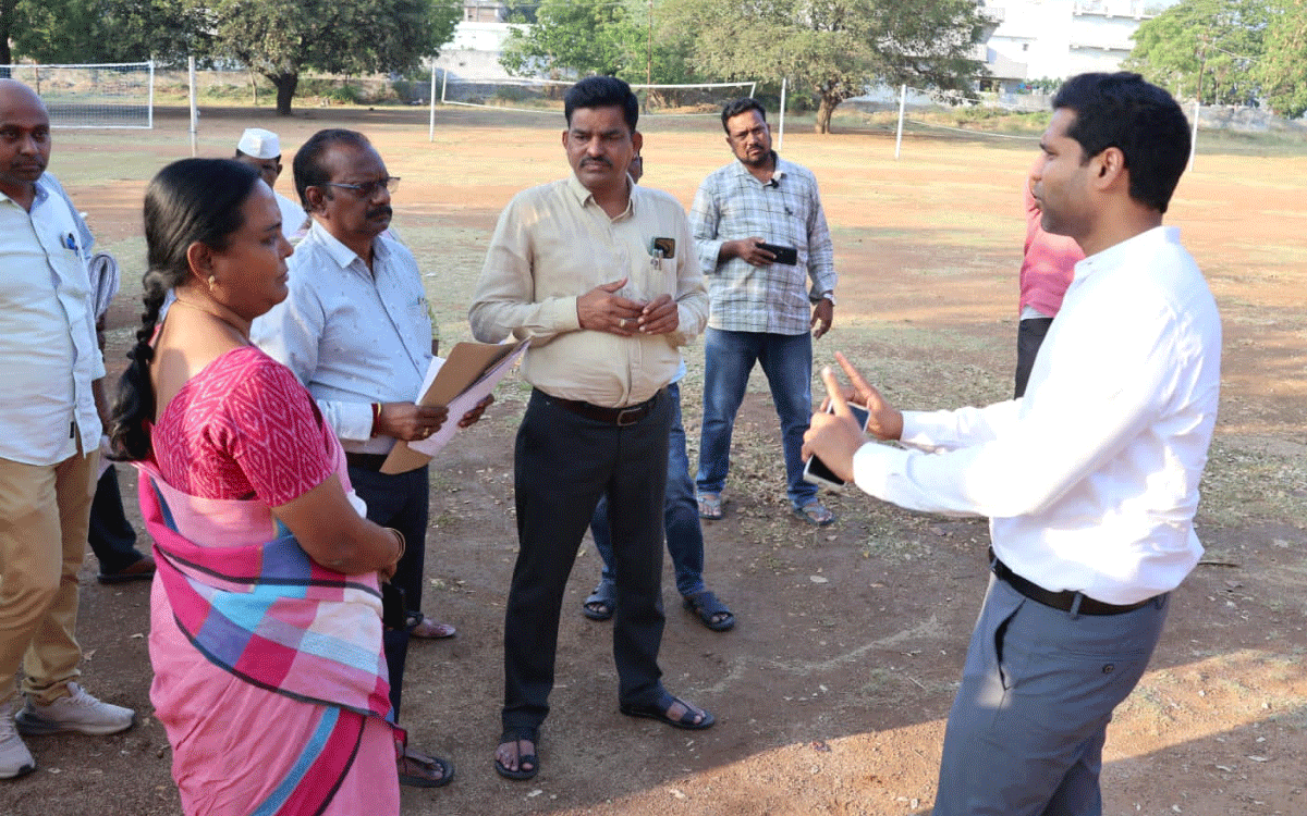 Collector Muzammil Khan : వైరాలో ఇంటిగ్రేటెడ్ రెసిడెన్షియ‌ల్ పాఠ‌శాల నిర్మాణానికి స్థ‌ల ప‌రిశీల‌న‌