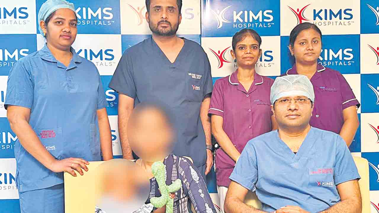 కిమ్స్‌లో చిన్నారికి అరుదైన చికిత్స