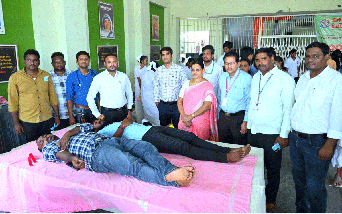Khammam : ర‌క్త‌దానం వేరొక‌రికి ప్రాణ‌దానం : డీఎంహెచ్ఓ క‌ళావ‌తిబాయి