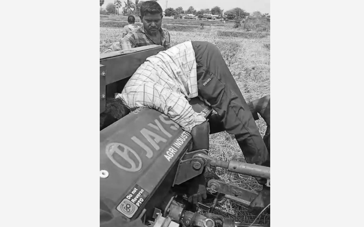 Khammam Rural : వరిగడ్డి క‌ట్ట‌లు కట్టే మిషన్‌లో పడి వ్యక్తికి తీవ్ర గాయాలు