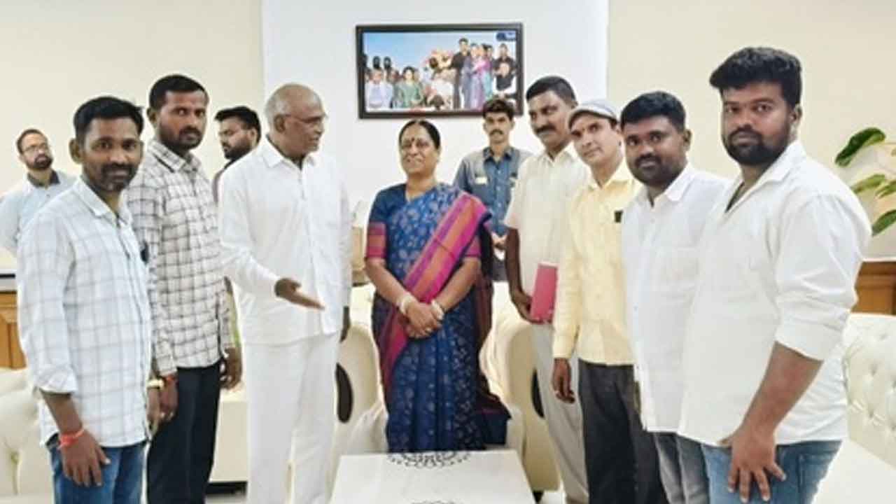 ఆలయ అభివృద్ధికి సహకరించాలని మంత్రికి చాడ వెంకటరెడ్డి వినతి