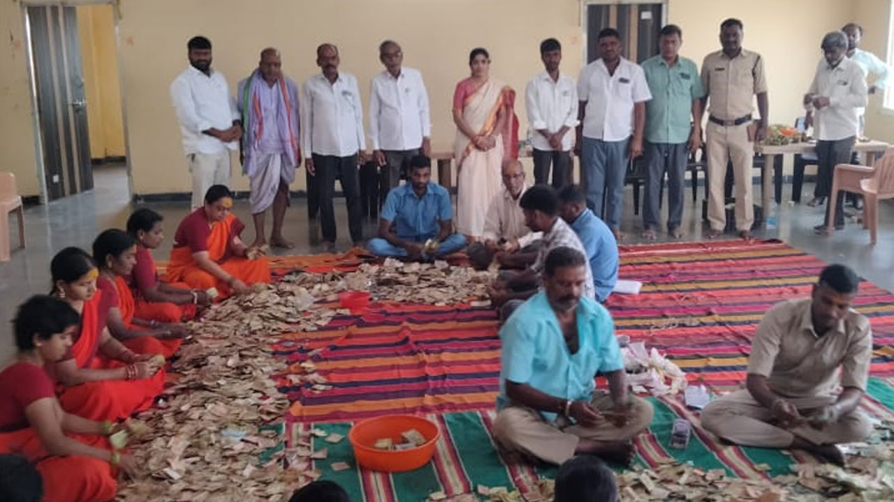 Kondapochamma | కొండపోచమ్మ హుండీ ఆదాయం రూ. 8,01,105