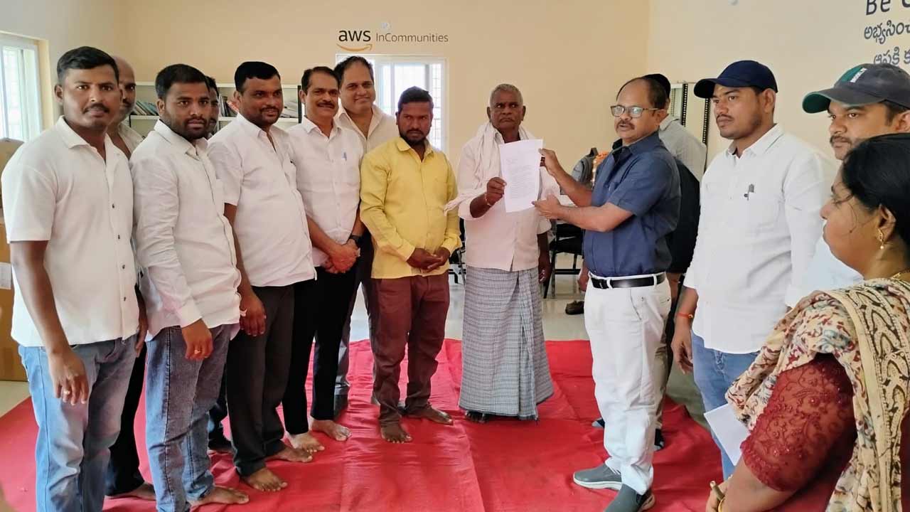 kongarakalan | మా భూమికి సమానమైన భూములు ఇవ్వాలి.. కొంగరకలాన్‌ రైతుల డిమాండ్‌