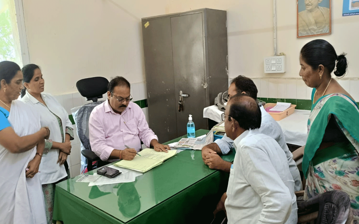 Arvapally : వేసవి జాగ్రత్తలపై ప్రజలకు అవగాహన కల్పించాలి : డీఎంహెచ్ఓ కోటాచలం