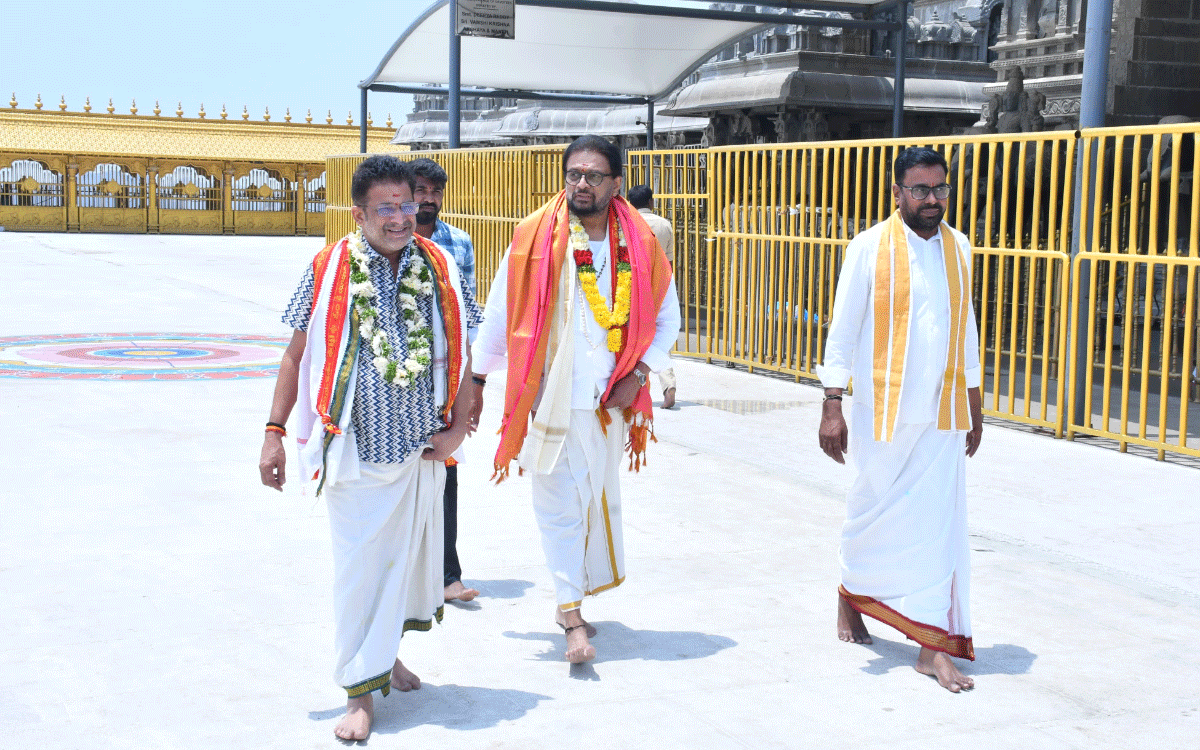 Yadagirigutta : లక్ష్మీన‌ర‌సింహుడిని దర్శించుకున్న సంగీత దర్శకుడు కోటి