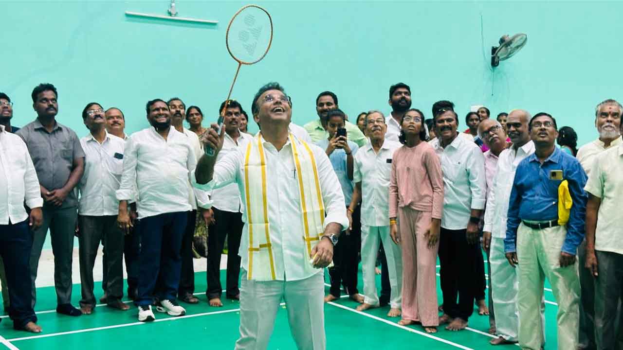 క్రీడలతో మానసిక దృఢత్వాన్ని పెంపొందిస్తాయి : ఎమ్మెల్యే వివేకానంద్‌