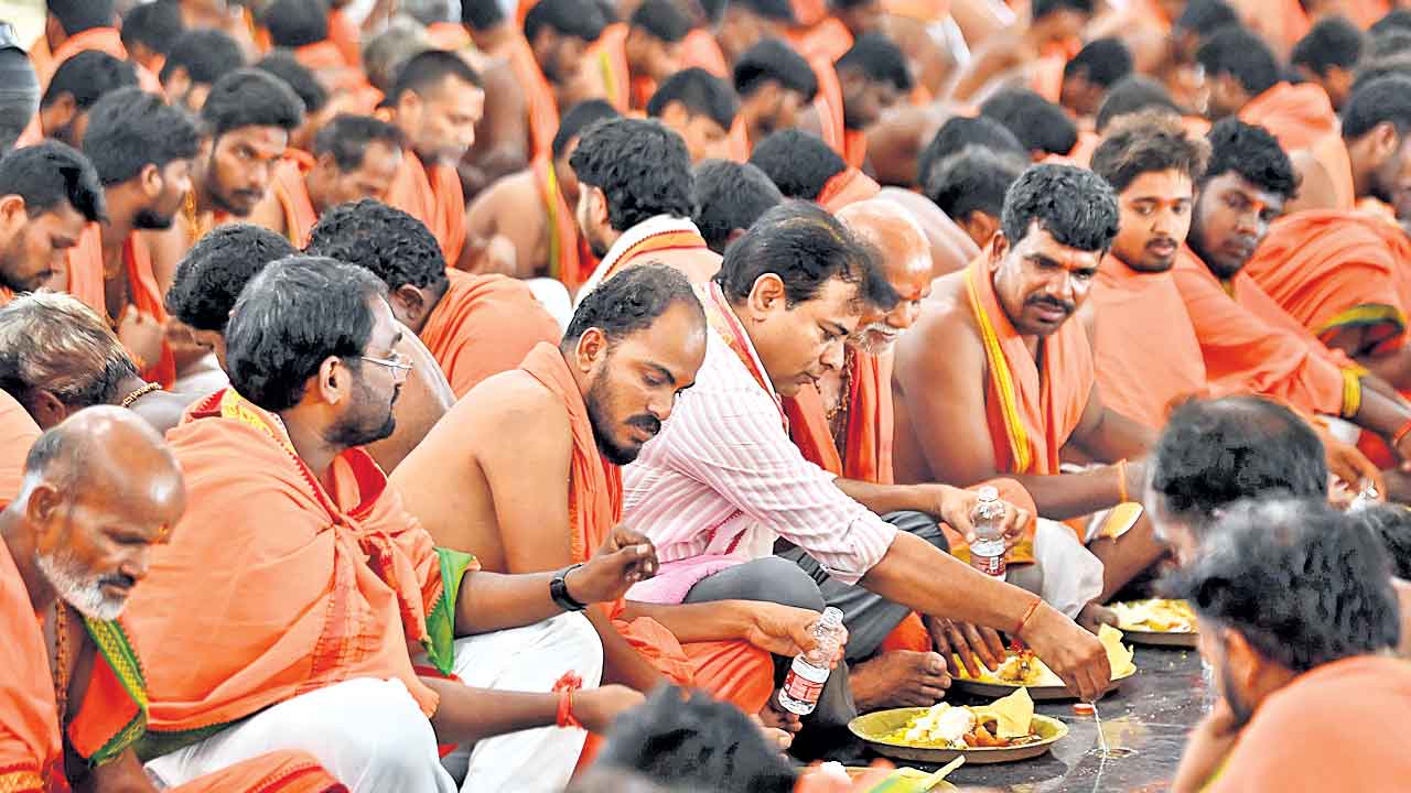 సిరిసిల్లలో కేటీఆర్‌ బిజీబిజీ