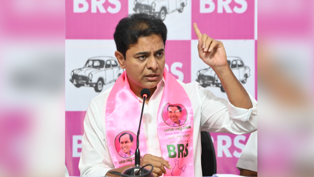KTR | రేవంత్ రెడ్డి ప్ర‌యివేటు సైన్యంలా ప‌ని చేస్తున్న పోలీసుల‌ను వ‌దిలిపెట్టం.. కేటీఆర్ హెచ్చ‌రిక‌