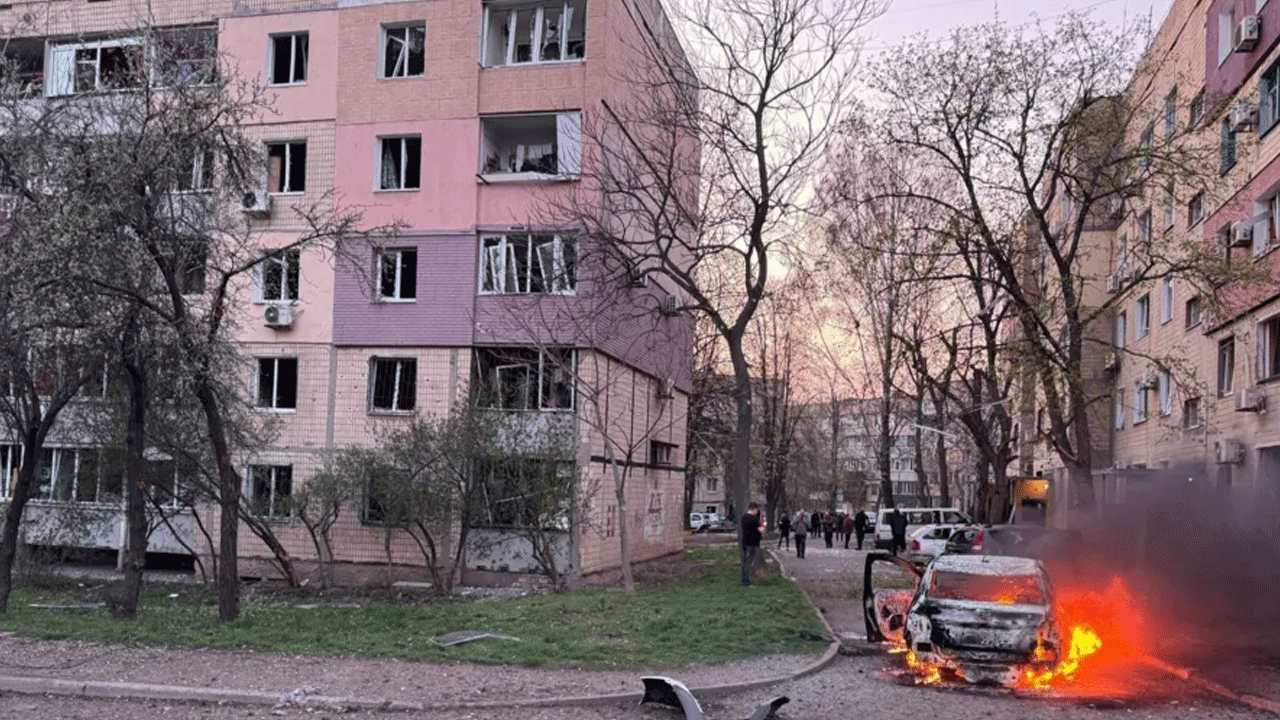 Russian Attack: జెలెన్‌స్కీ స్వంత సిటీపై ర‌ష్యా దాడి.. 9 మంది పిల్ల‌లు స‌హా 18 మంది మృతి