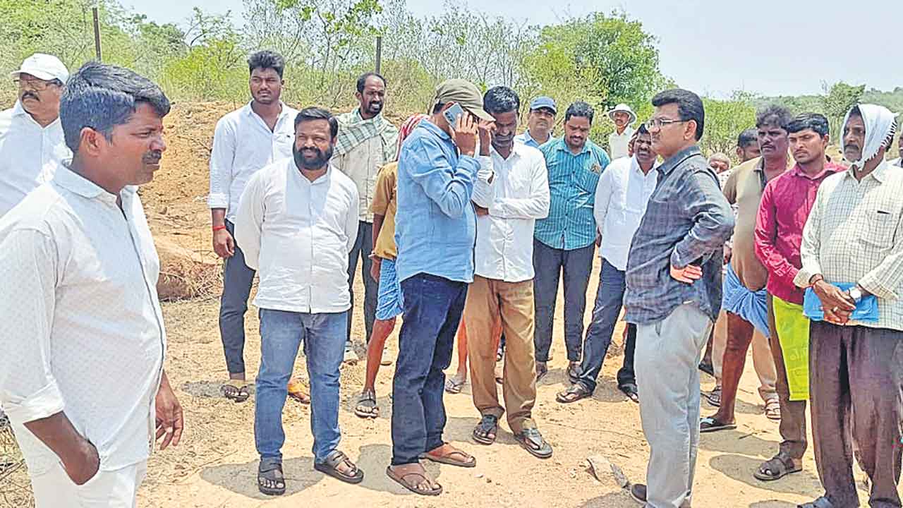 తాటిపర్తిఎడ్ల కంచ భూముల సర్వే