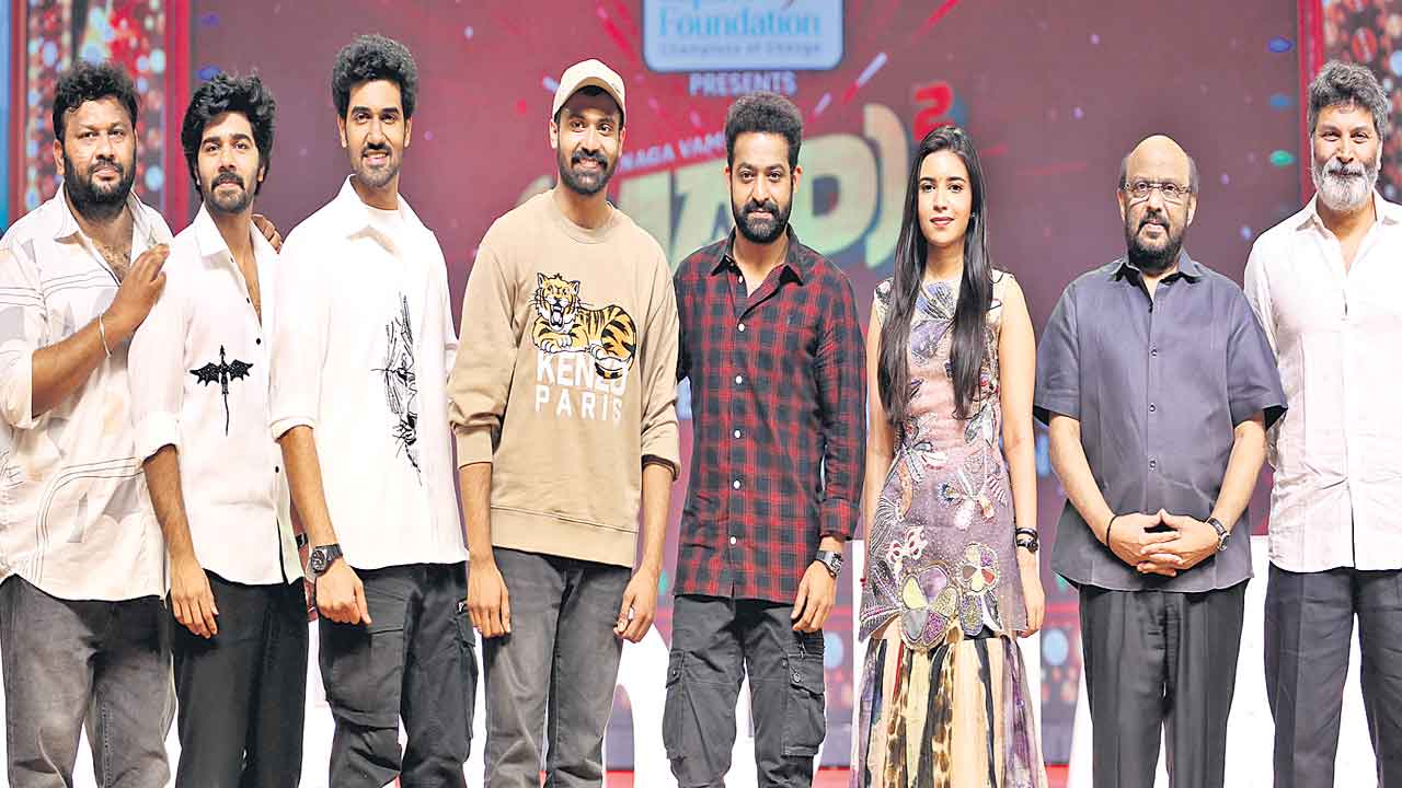 హాయిగా నవ్వించి కష్టాలను మరిపించారు